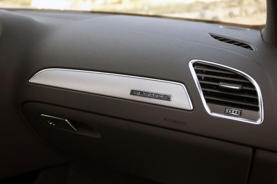 Детали интерьера Audi S4 Sedan (B8, 8K) 2012 года  (WW) (фото 30 из 62)